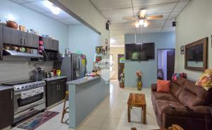 HERMOSA CASA DE UN NIVEL EN VENTA EN QUINTAS DE SAN AGUSTIN, LOURDES, LA LIBERTAD