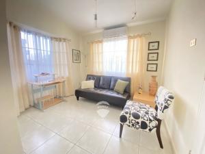 APARTAMENTO AMUEBLADO EN ALQUILER-CONDOMINIO LOS CASTAÑOS, TERCER NIVEL.