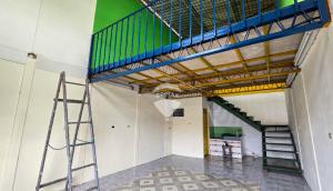 PROPIEDAD CON 3 LOCALES Y UNA BODEGA