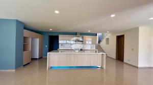 Casa Moderna a estrenar en Alquiler en Condado Santa Elena