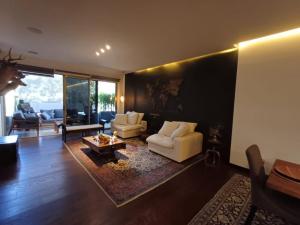 LUJOSO APARTAMENTO EN TORRE PREMIER SAN BENITO